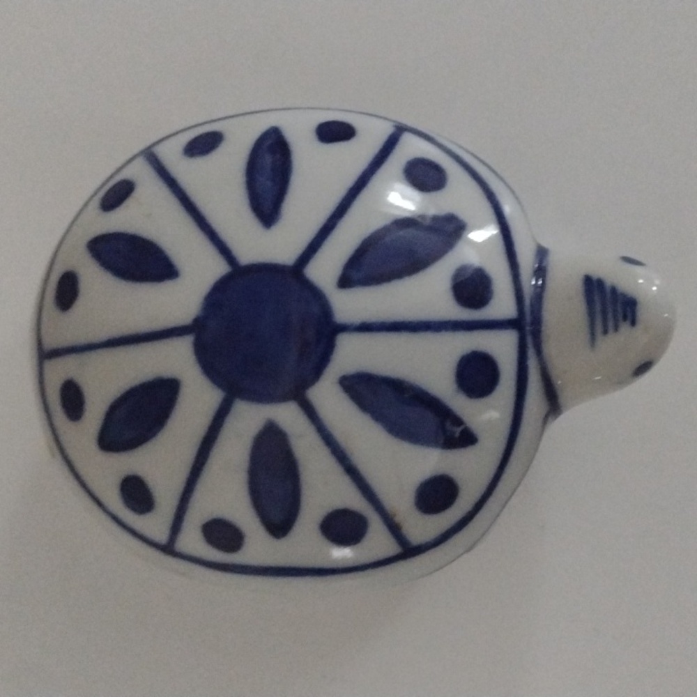 Turtle Chinese Style Hand Painted Blue & White 1" T 2.5 W 3" L - Picture 5 of 6